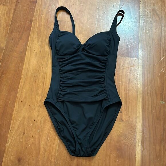 La Blanca Island Goddess Twist Keyhole Shirred One Piece - Picture 3 of 3